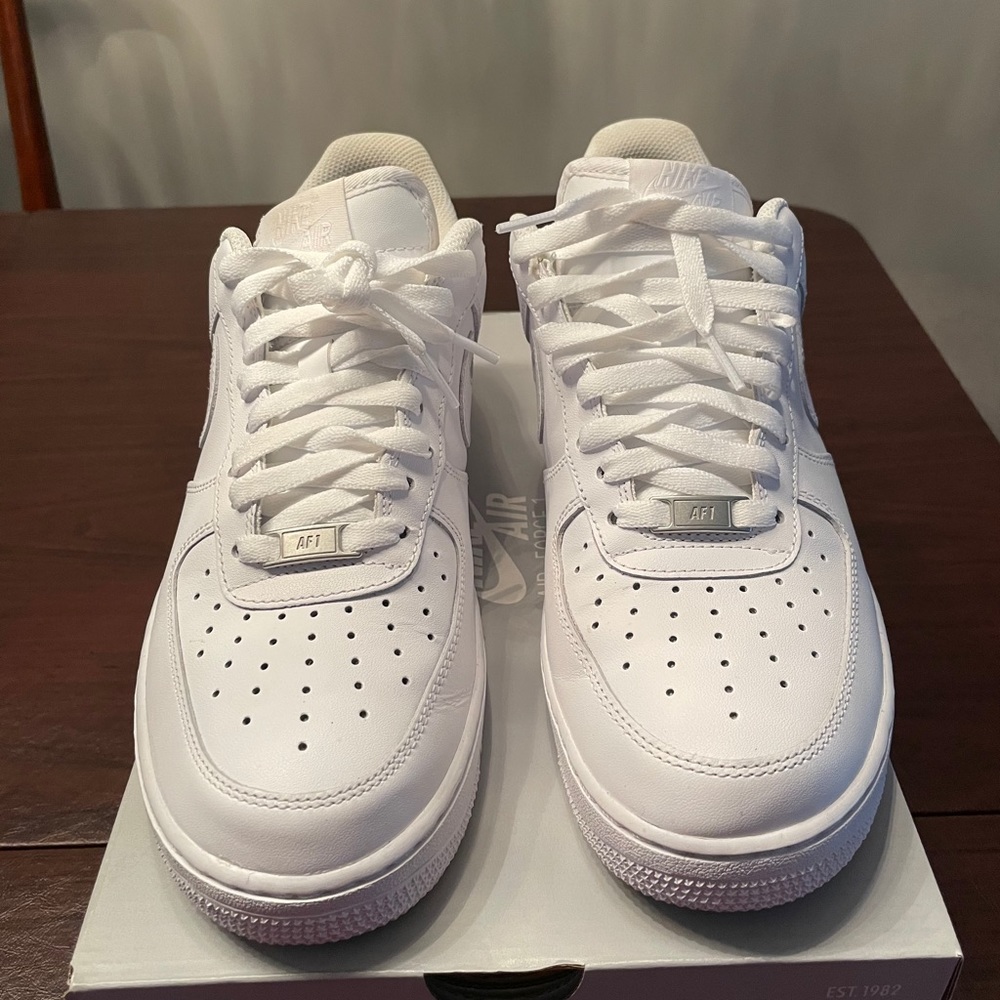 Men Sz 9.5 Nike Air Force 1